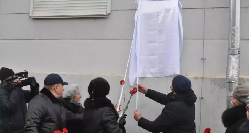 Фото к статье: В Чебоксарах открыли мемориальную доску в память о знаменитой актрисе