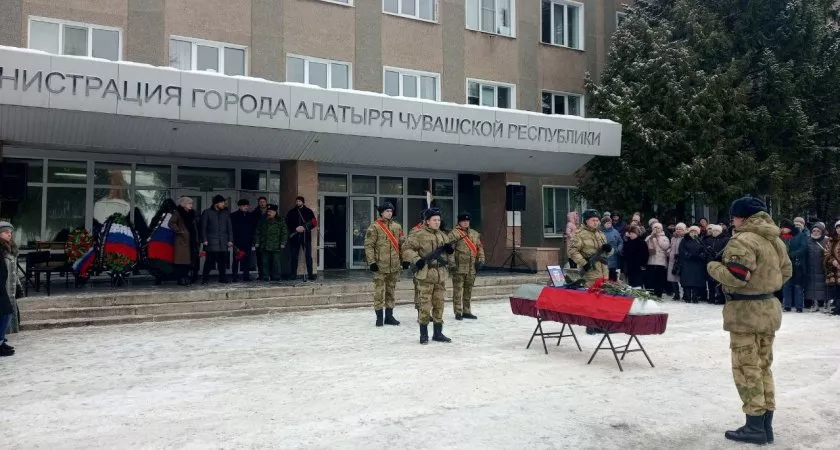 Фото к статье: В Алатыре простились с 33-летним мобилизованным