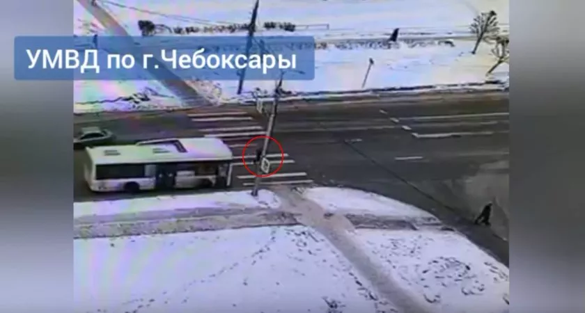 Фото к статье: 12-летний мальчик попал под колеса автобуса в Чебоксарах