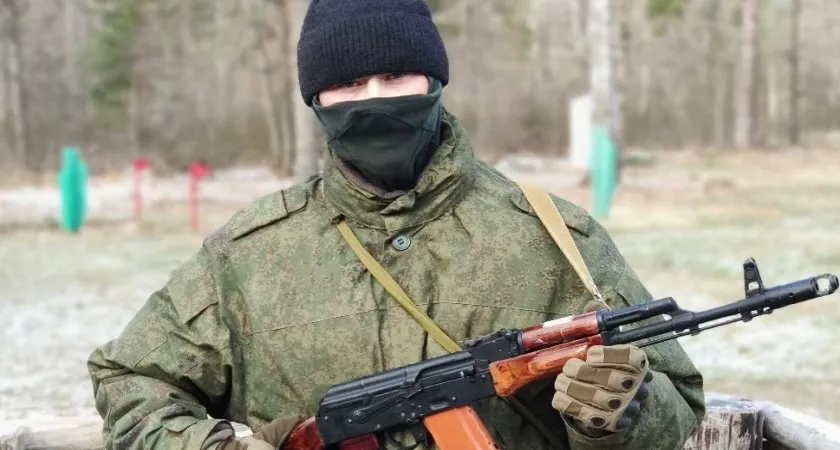 Фото к статье: Военный из Чувашии записал песню в землянке на СВО и опубликовал во "ВКонтакте"