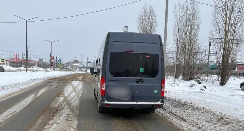 Фото к статье: Пассажирка упала в маршрутке и сломала ногу в Канаше