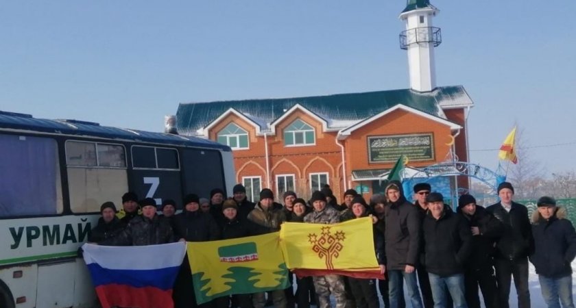 В Чувашии жители татарского села сделали баню из автобуса и отправили на СВО
