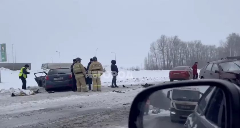 Фото к статье: В ДТП на трассе М-7 в Чувашии пострадали пять человек, включая двоих детей