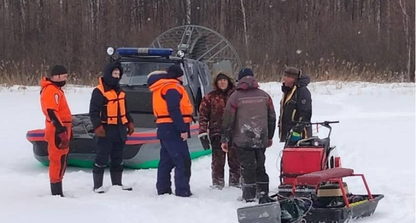 Три чувашских рыбака провалились под лед в Марий Эл