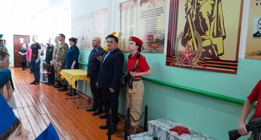 В Ермошкинской школе открыли "Парту Героя" в честь погибшего на СВО