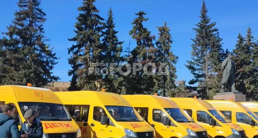 Фото к статье: В Чебоксары прибыли новые школьные автобусы 