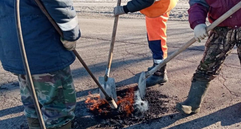 Власти Чувашии пообещали починить разбитые дороги к лету