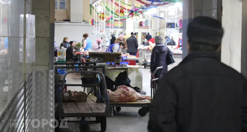Фото к статье: В Чебоксарах устроили рейды по нелегальной торговле мясом