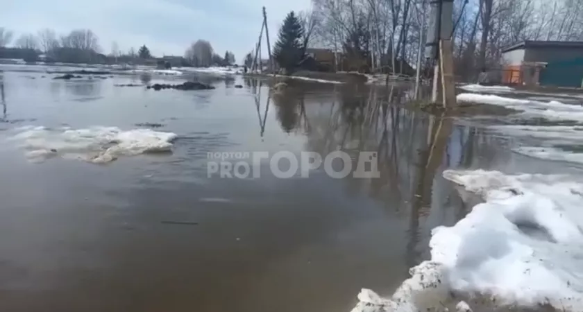 Фото к статье: Жители Чувашии жалуются, что с приходом весны их деревни начало подтапливать