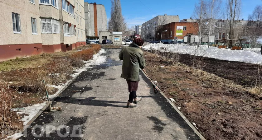 Фото к статье: Власти Чебоксар начали штрафовать УК за плохую уборку снега