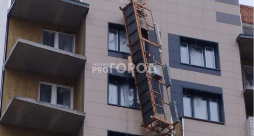 Фото к статье: Падение рабочего из люльки на стройке в Чебоксарах не подтверждается