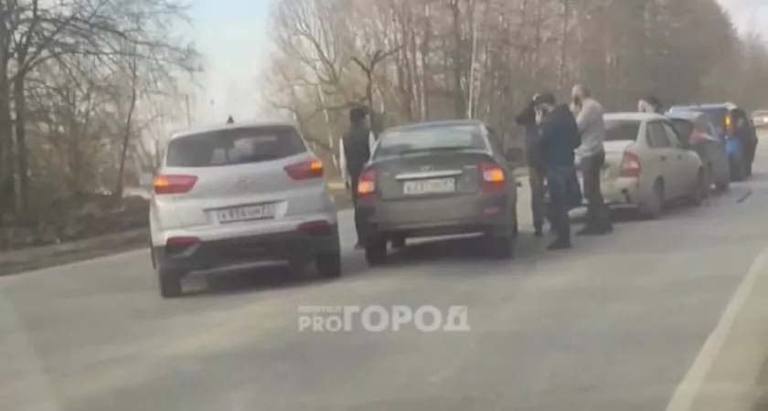 Фото к статье: При въезде в Чебоксары произошло массовое ДТП