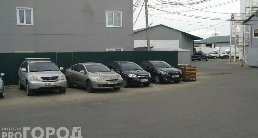 Фото к статье: Администрация Николаева покупает корейский минивэн за 7 миллионов рублей