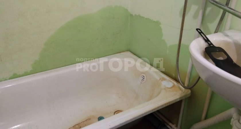 В Чувашии сироте выдали квартиру, в которой протекают стены: "Куда только не обращался!"