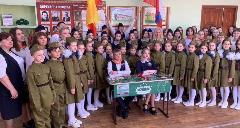 Фото к статье: Парту в канашской школе посвятили Герою Советского Союза