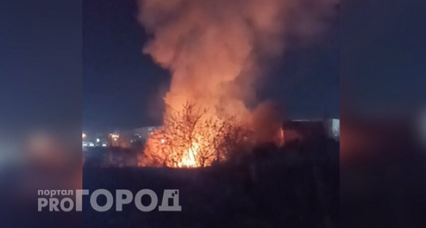 В вечернем пожаре в Чебоксарах пострадал мужчина