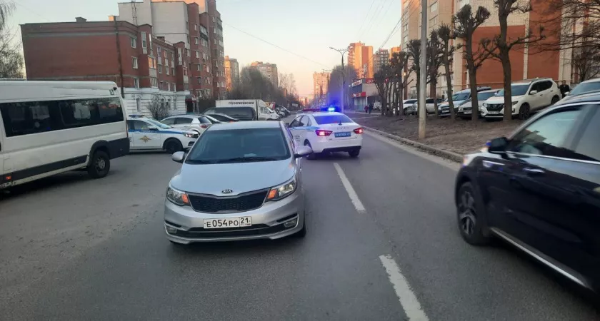 Фото к статье: В Чебоксарах легковушка сбила школьника