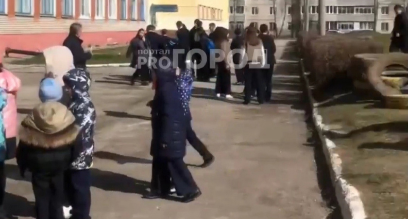 Школы и детские сады Новочебоксарска экстренно эвакуировали