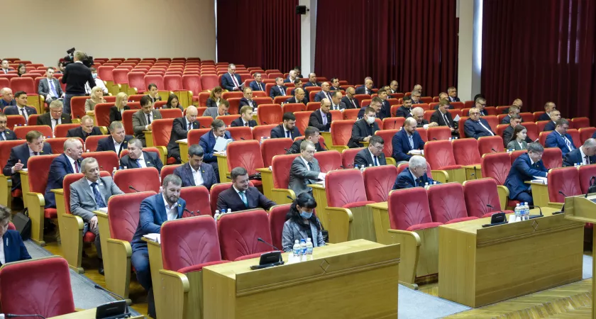 Фото к статье: Жители Чувашии подали в суд на Госсовет республики: иск частично удовлетворен