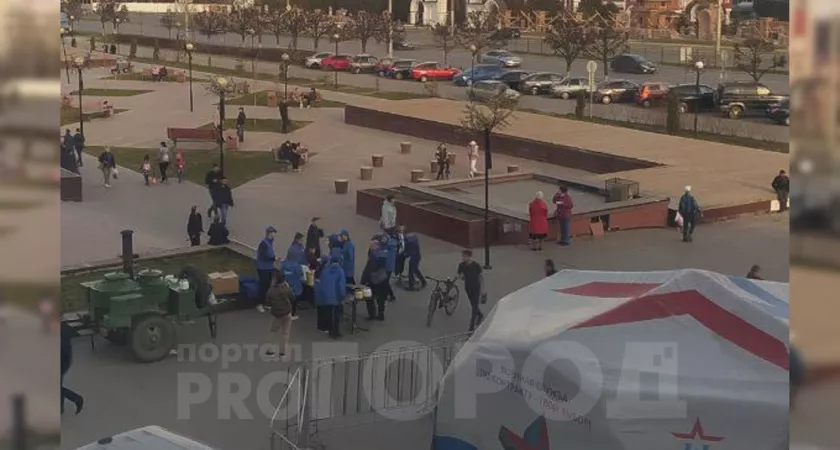 Фото к статье: В Чебоксарах открыли пункт отбора на контрактную службу с бесплатным угощением