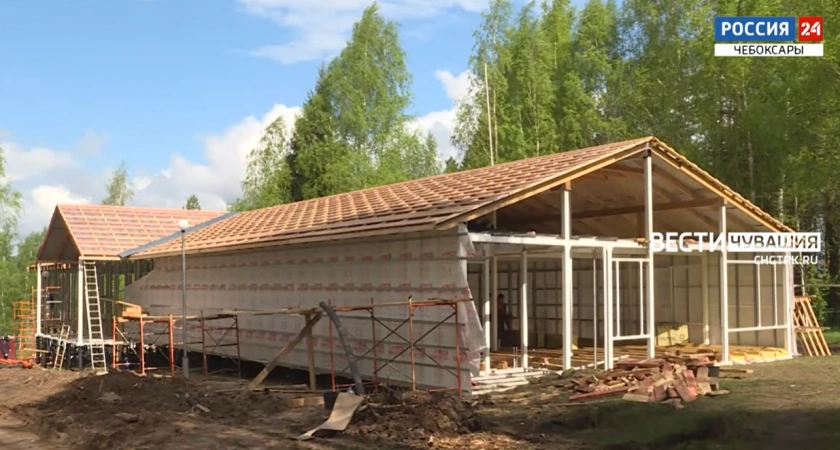 Фото к статье: В чувашском лагере строят быстровозводимый корпус для детей