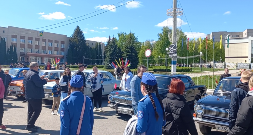 В День Победы в Новочебоксарске устроили пробег ретро автомобилей и мотоциклов