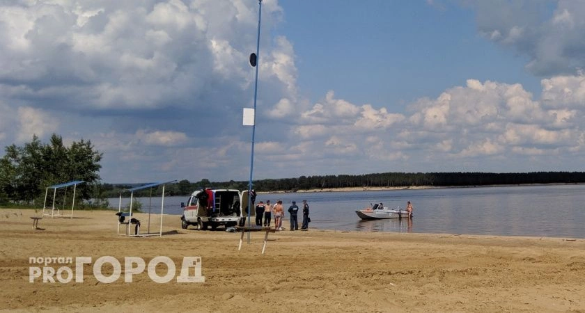 Фото к статье: Двое на надувной лодке перевернулись и оказались на острове в Чувашии
