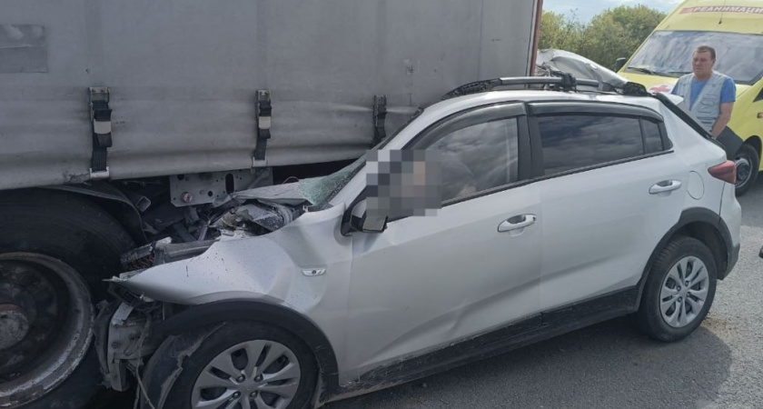 Смертельное ДТП на М7 в Чувашии: легковушка влетела в грузовик