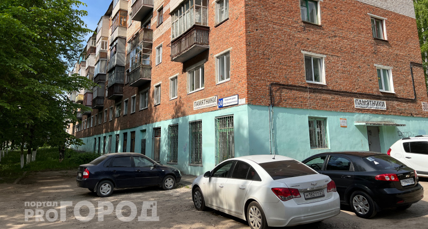 В Новочебоксарске под окнами пятиэтажки скончался человек