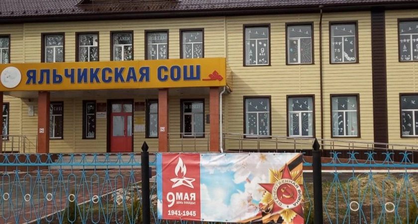 Фото к статье: Школьный туалет в Яльчиках победил в конкурсе худших и получит раздельные кабинки