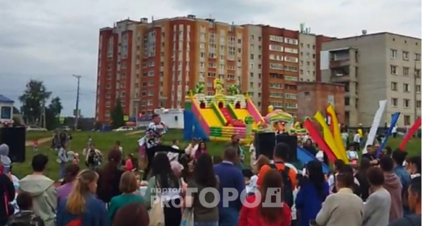 В Садовом микрорайоне устроили праздник с артистами и танцами: отмечают День соседей