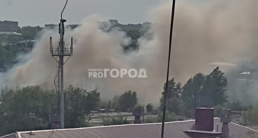 В Новочебоксарске дымом от пожара заволокло микрорайон
