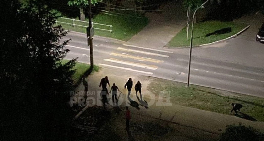 Фото к статье: В Чебоксарах около 20 человек устроили потасовку