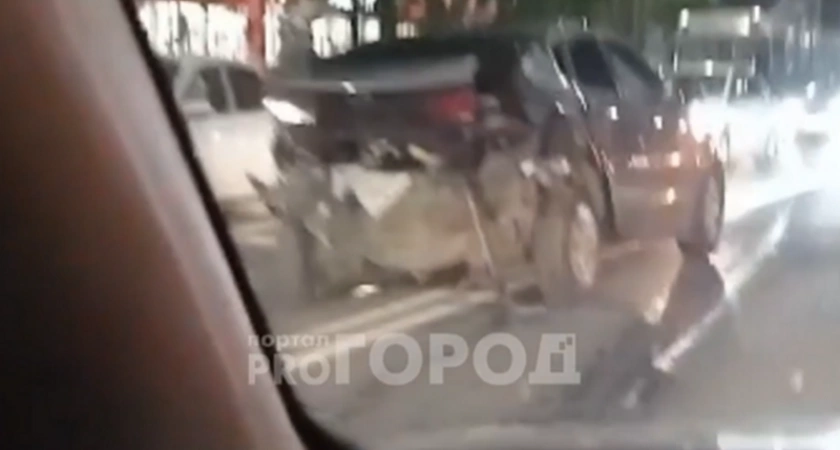 Фото к статье: Ночью в Чебоксарах Volkswagen Polo влетел в Kia Rio на перекрестке