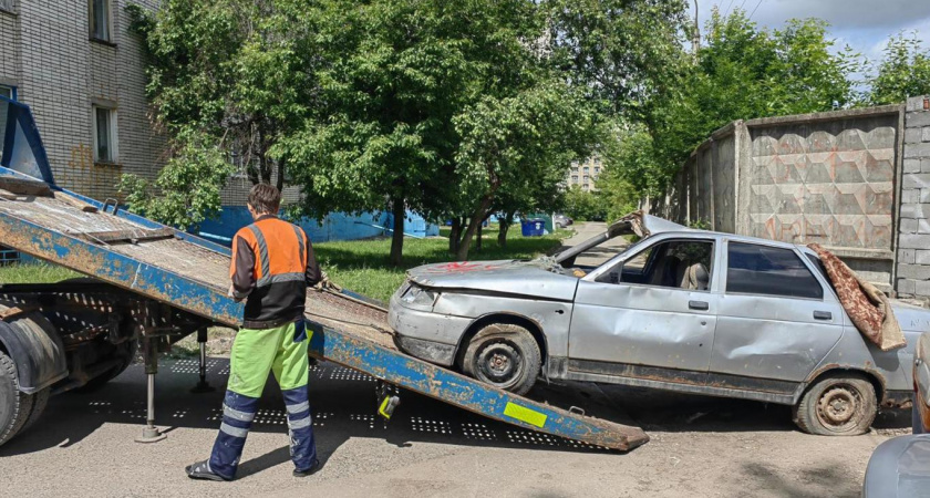 Очередные брошенные машины увезли на штрафстоянку в Чебоксарах