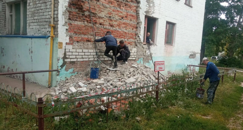 Фото к статье: Спирин получил предупреждение от прокуратуры за разваливающийся дом
