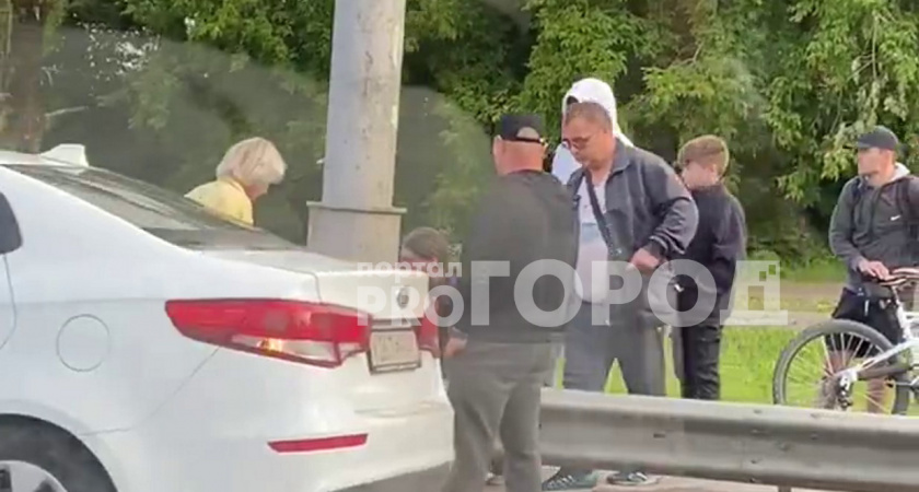 В Чебоксарах около Гагаринского моста произошло ДТП: на месте три скорых