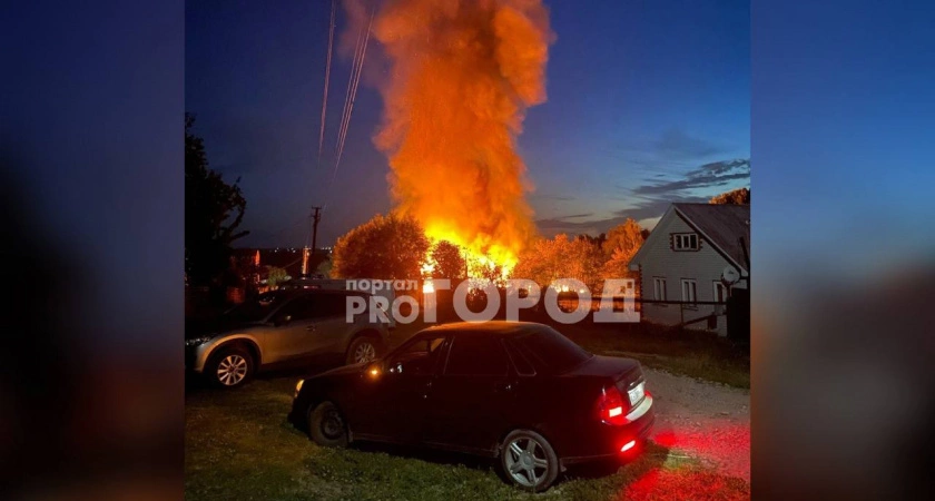 Фото к статье: Ночной пожар в Цивильском районе уничтожил жилой дом