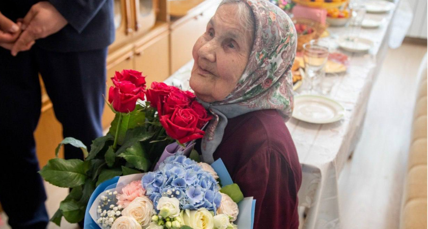 Жительница Чебоксар отметила 100-летний юбилей и спела "Катюшу"