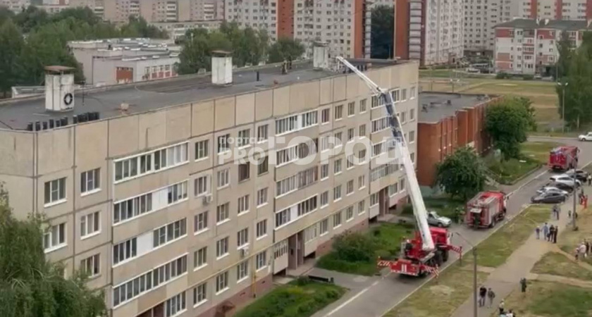 Новочебоксарские коммунальщики оставили горящий газовый баллон на крыше пятиэтажки
