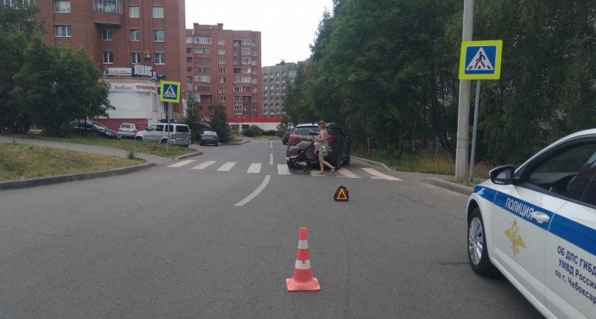 Фото к статье: В Чебоксарах водитель кроссовера сбил ребенка