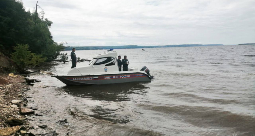 На Волге нашли 8-летнего мальчика с затонувшего катера