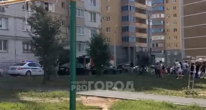 Фото к статье: В Чебоксарах произошел пожар в квартире: "Собралось много людей"