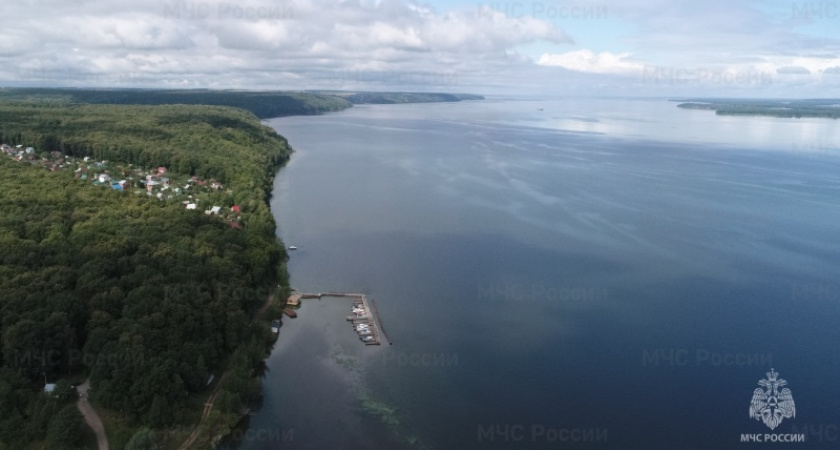 В Чувашии на Волге перевернулся катер с пассажирами