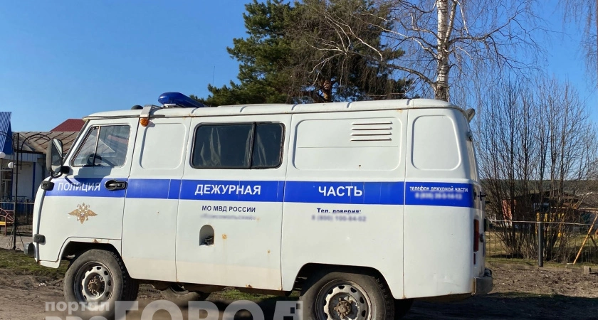 Фото к статье: Чувашские школьники завели легковушку отверткой и поехали кататься: нашли и завели уголовное дело