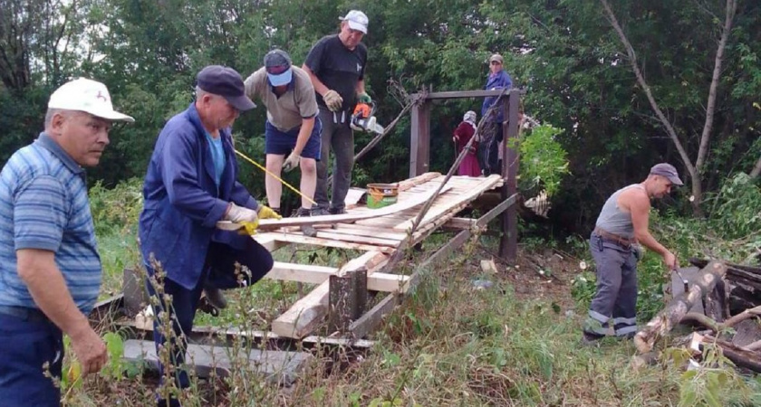 Жители Батыревского района сами починили мост, на который пожаловалась мать сыновей, ушедших на СВО