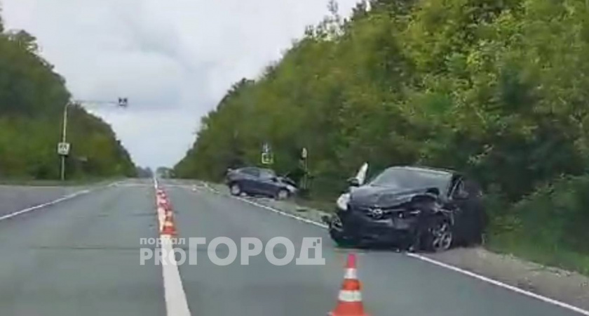 Последствия утреннего ДТП в Яльчикском районе попали на камеру очевидца: побились Mazda и Hyundai