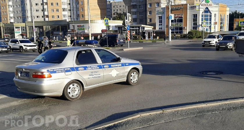 Фото к статье: В Чебоксарах женщина пыталась отдать кому-то миллион рублей
