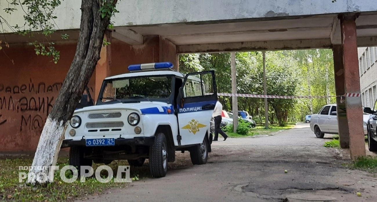 Фото к статье: В подъезде многоквартирного жилого дома в Чебоксарах убили женщину