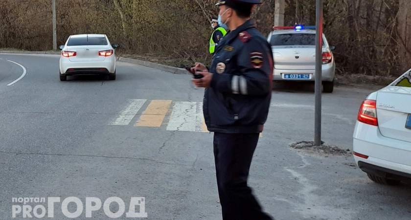 Фото к статье: Житель Чувашии получил штраф за попытку избежать штрафа: мужчина пытался дать взятку